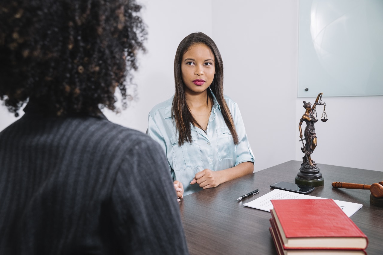 Você Sabia Que Em Alguns Casos Não Precisa Gastar Dinheiro Para Contratar um Advogado?